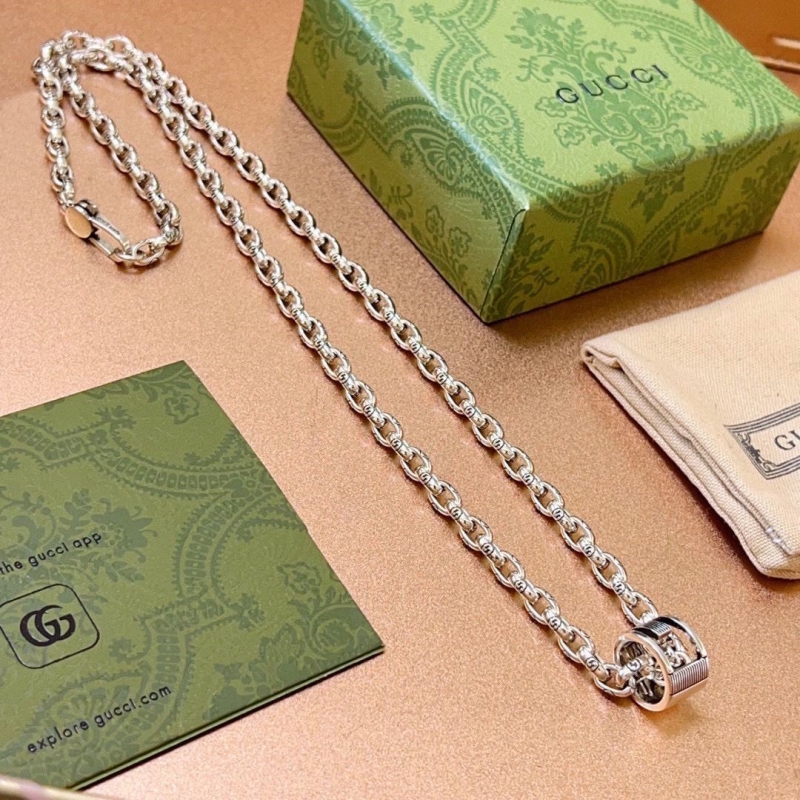 G*u*i necklaces